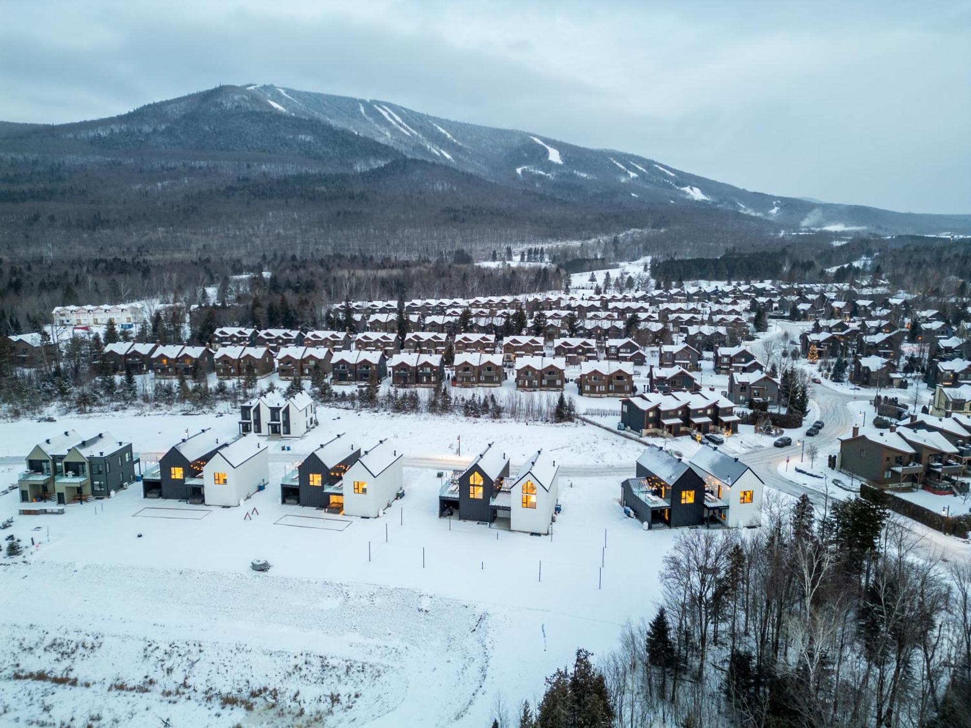 Sofa Villas Mont Sainte-Anne Beaupre Exterior photo